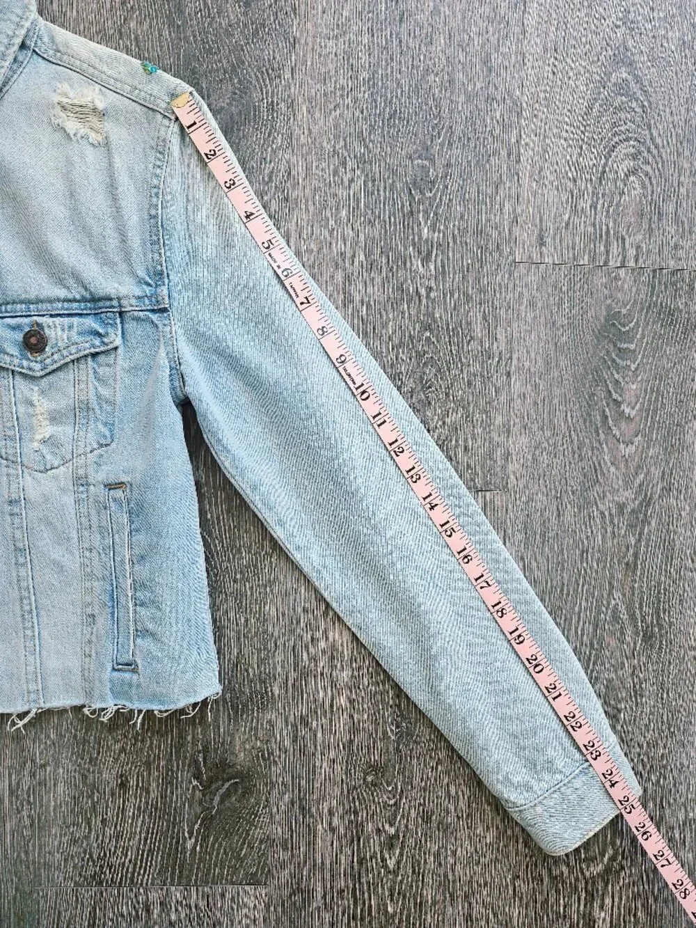 Cropped Floral Sequin Denim Jacket Light Wash NWOT Size M - Picture 13 of 13